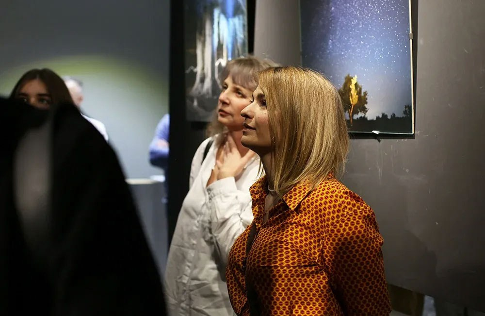 Открытие выставки Романа Рыбалёва «Календарь 2022». Școala de fotografie lui Roman Ribaliov. Orașul Chișinău, Moldova