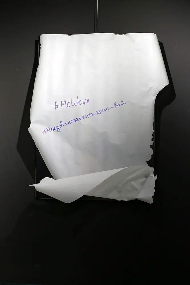 Открытие выставки Романа Рыбалёва «Календарь 2022». Școala de fotografie lui Roman Ribaliov. Orașul Chișinău, Moldova