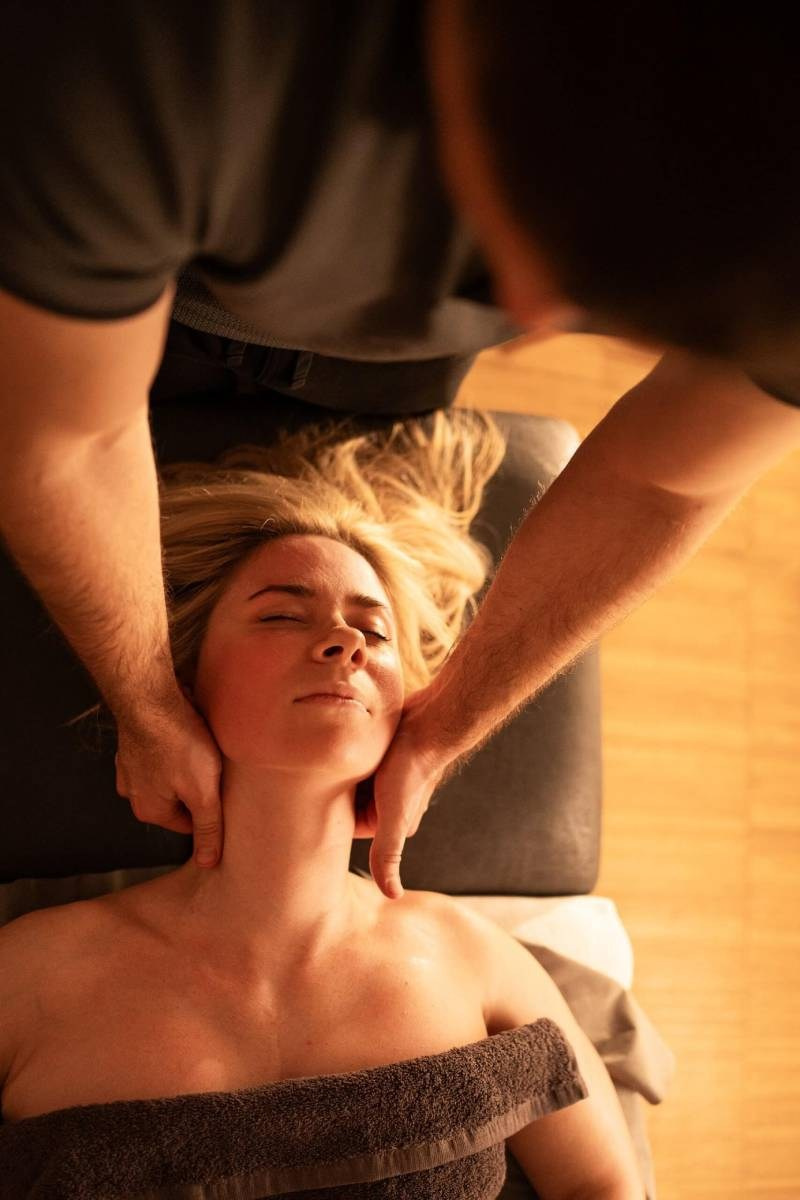 Wellnessmassage Köln – Kopf- und Nackenmassage für Entspannung.