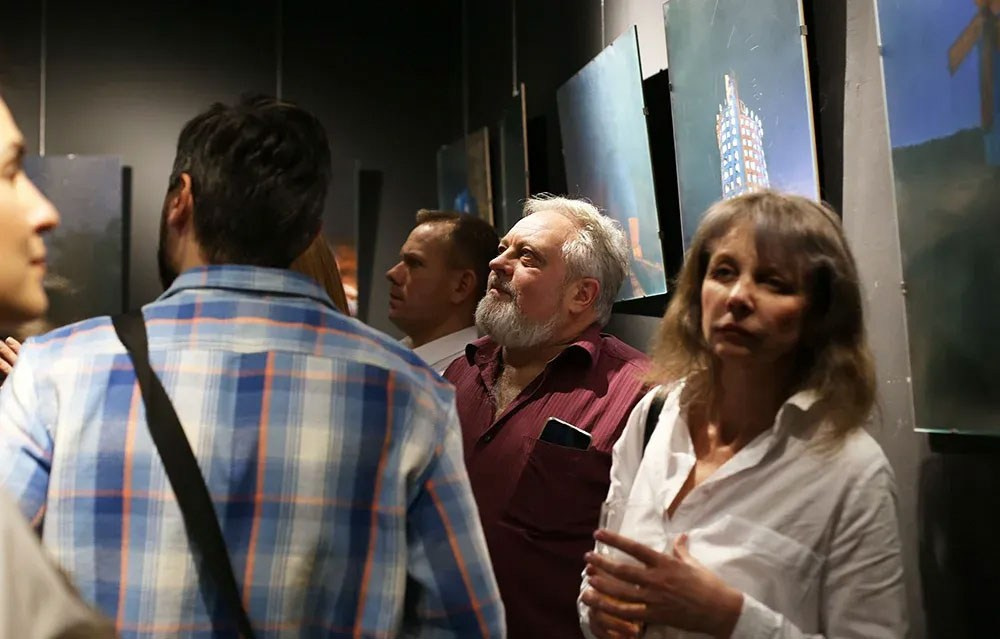 Открытие выставки Романа Рыбалёва «Календарь 2022». Școala de fotografie lui Roman Ribaliov. Orașul Chișinău, Moldova