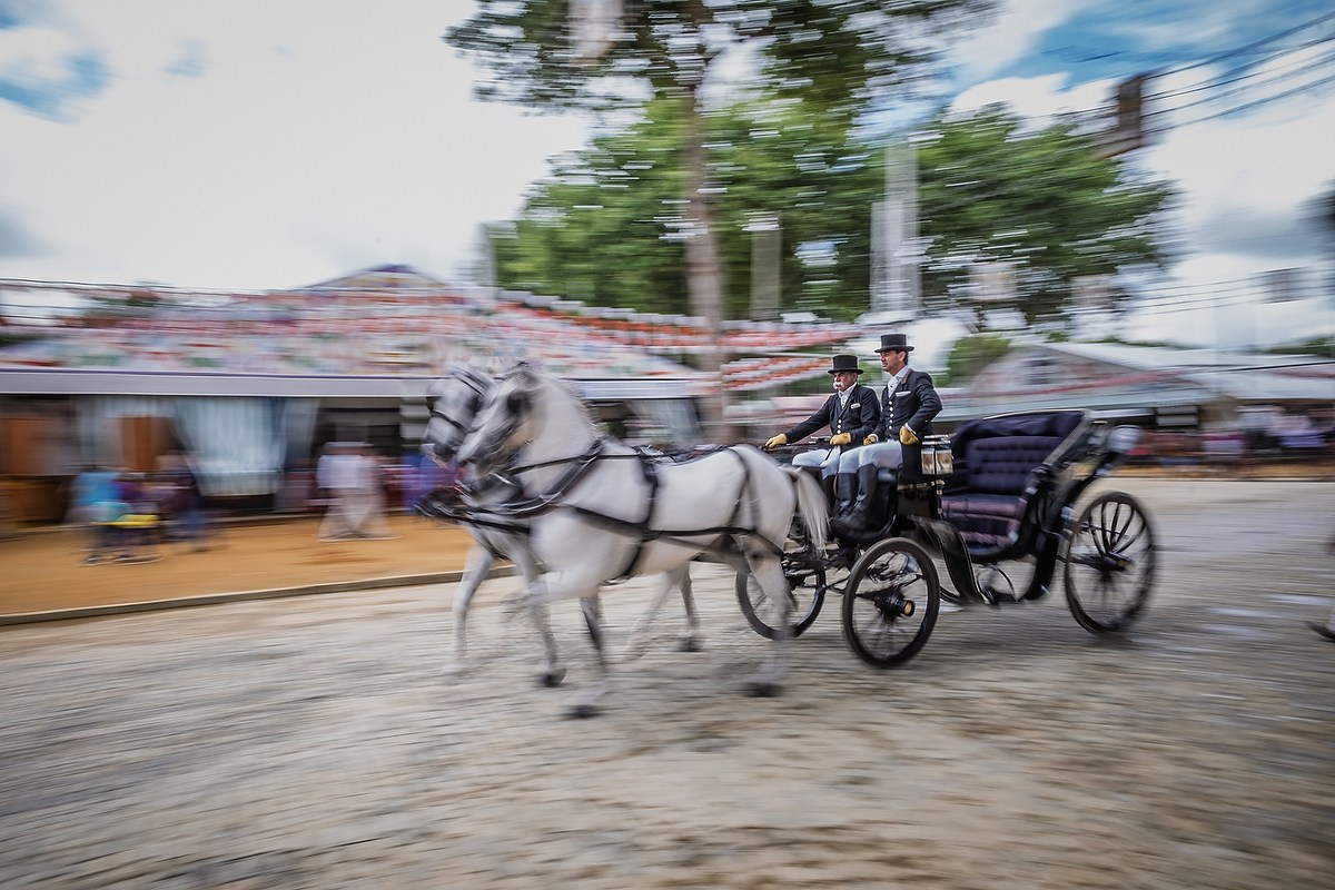 Feria de Abril 2025: un universo de luz, arte y raíces