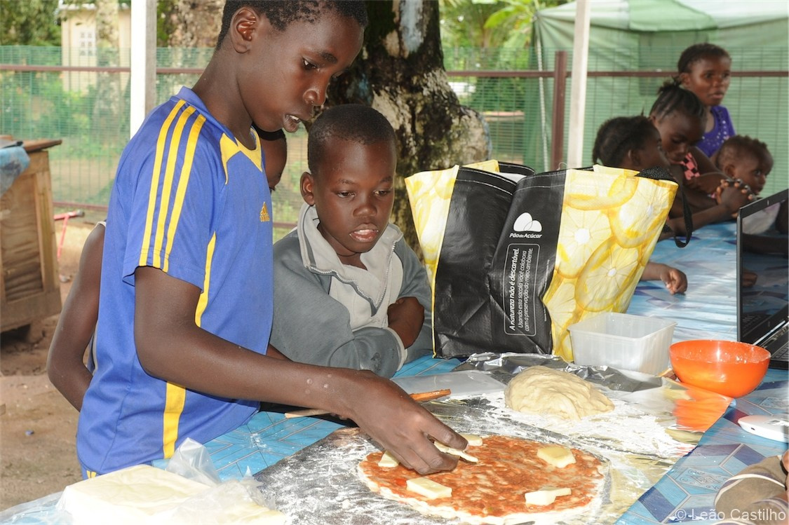 Photos of volunteer work in Congo. Simbahalu