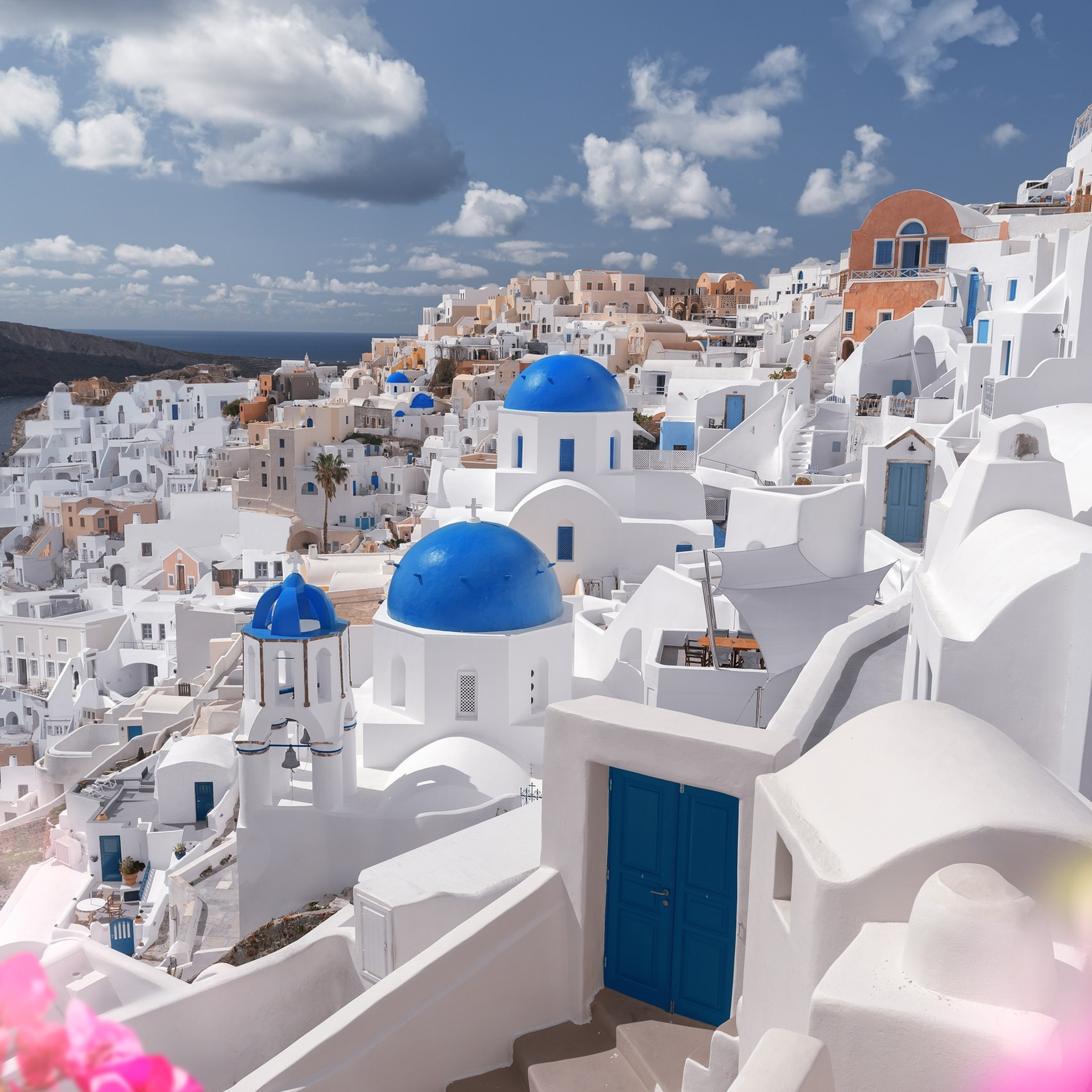 Do you want me to research and compare top flying-dress photographers in Santorini…. Photographe vidéaste à Santorin|Séances photos de Robe volante Santorin|