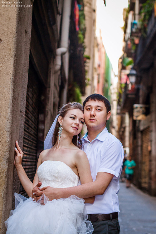 Sesión de fotos de boda en el puerto de Barcelona. Fotógrafo en Barcelona Maslik Yulia