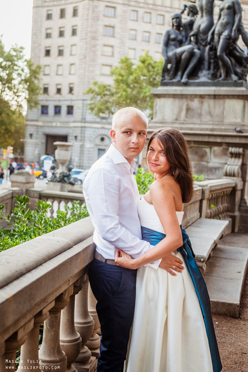 Elegante paseo fotográfico de boda. Fotógrafo en Barcelona Maslik Yulia