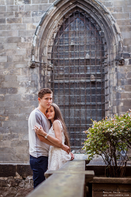 Impresionante paseo fotográfico de enamorados en Barcelona. Fotógrafo en Barcelona Maslik Yulia