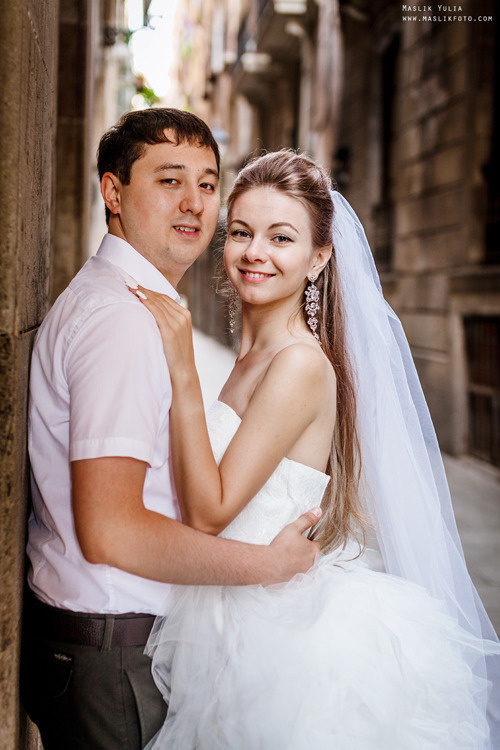 Sesión de fotos de boda en el puerto de Barcelona. Fotógrafo en Barcelona Maslik Yulia