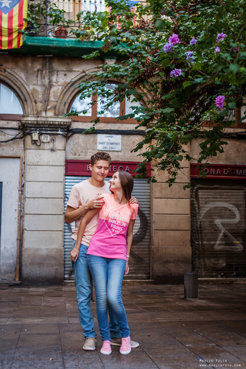 Impresionante paseo fotográfico de enamorados en Barcelona. Fotógrafo en Barcelona Maslik Yulia