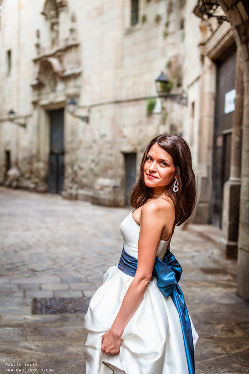 Elegante paseo fotográfico de boda. Fotógrafo en Barcelona Maslik Yulia