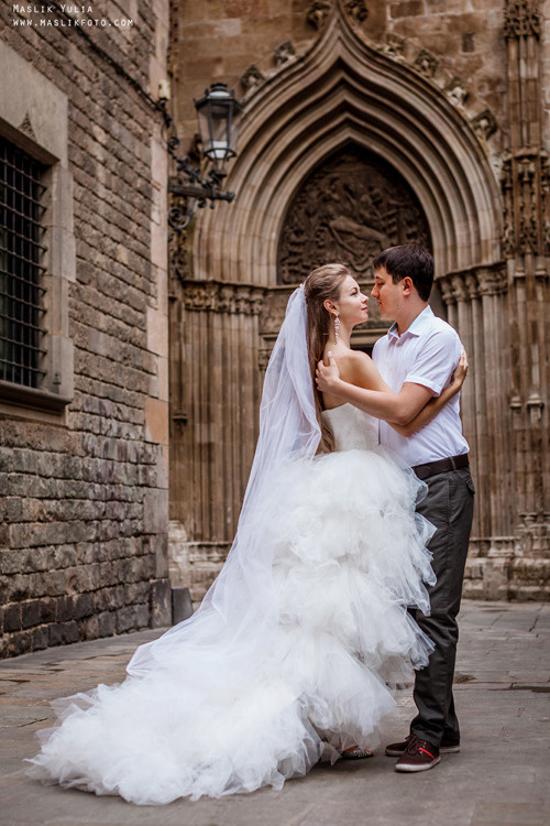 Sesión de fotos de boda en el puerto de Barcelona. Fotógrafo en Barcelona Maslik Yulia
