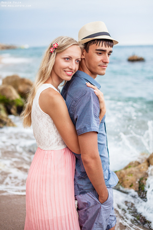 Sesión de fotos de playa en la Costa Brava. Fotógrafo en Barcelona Maslik Yulia