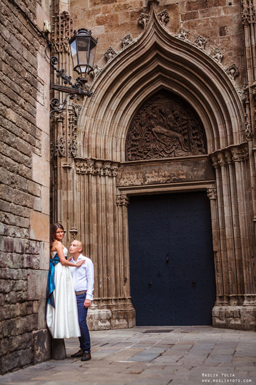 Elegante paseo fotográfico de boda. Fotógrafo en Barcelona Maslik Yulia