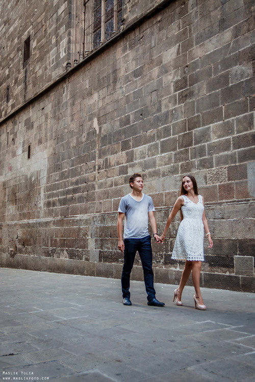Impresionante paseo fotográfico de enamorados en Barcelona. Fotógrafo en Barcelona Maslik Yulia