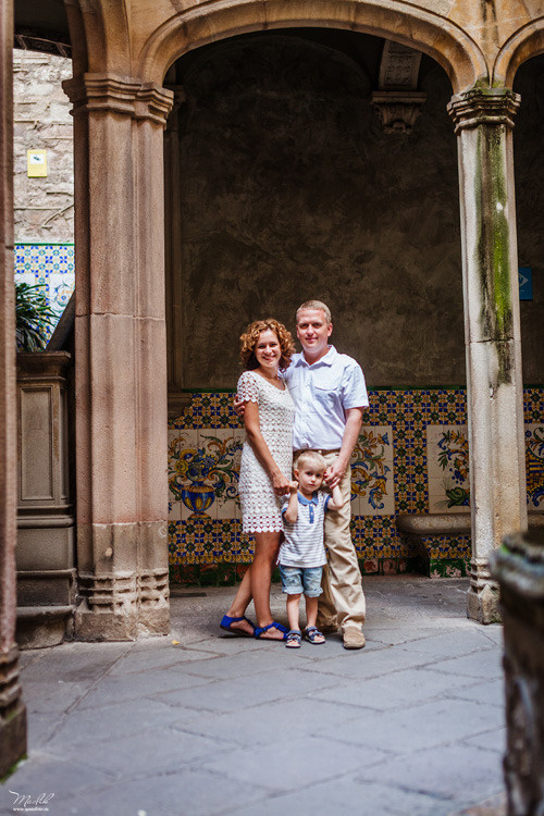 Rodzinna sesja zdjęciowa w Barcelonie. Fotograf w Barcelonie Hiszpanii Maslik Yulia