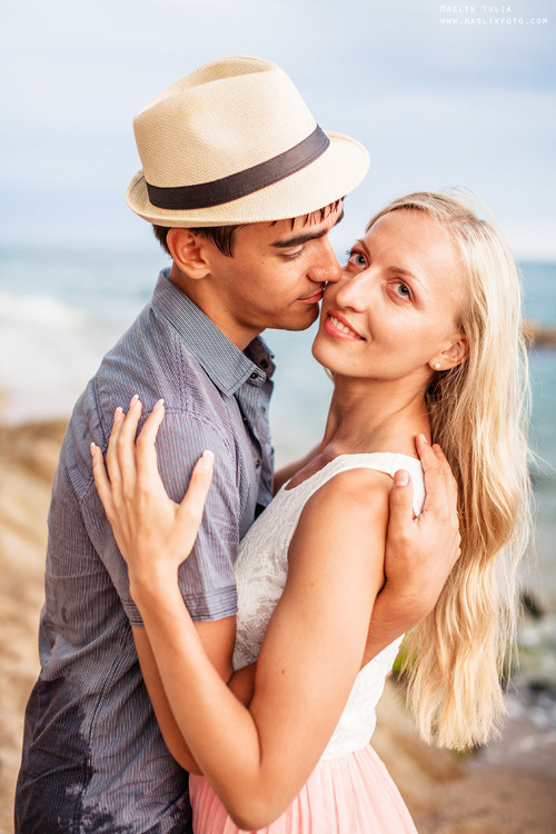 Sesión de fotos de playa en la Costa Brava. Fotógrafo en Barcelona Maslik Yulia