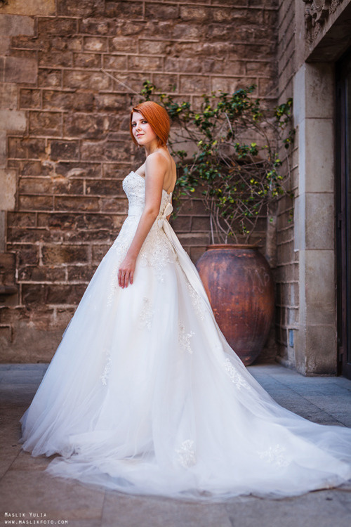 Soleada sesión de fotos en Barcelona. Fotógrafo en Barcelona Maslik Yulia