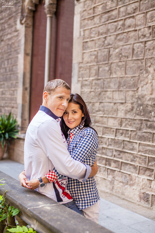 Happy family photo shoot in Barcelona. Photographer in Barcelona Spain Maslik Yulia