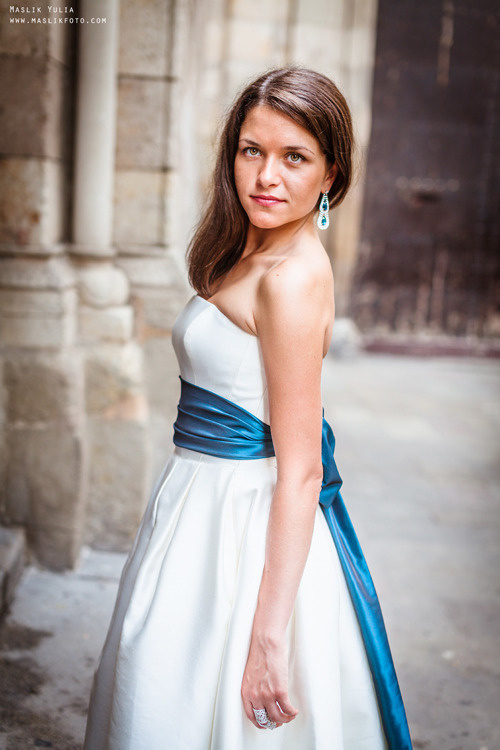 Elegante paseo fotográfico de boda. Fotógrafo en Barcelona Maslik Yulia