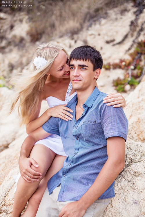 Sesión de fotos de playa en la Costa Brava. Fotógrafo en Barcelona Maslik Yulia