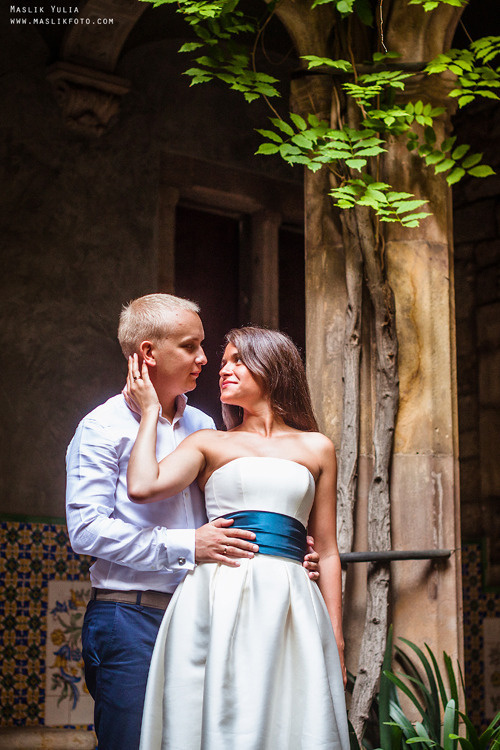 Elegante paseo fotográfico de boda. Fotógrafo en Barcelona Maslik Yulia