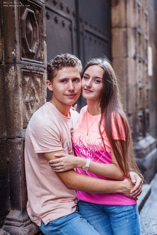Impresionante paseo fotográfico de enamorados en Barcelona. Fotógrafo en Barcelona Maslik Yulia