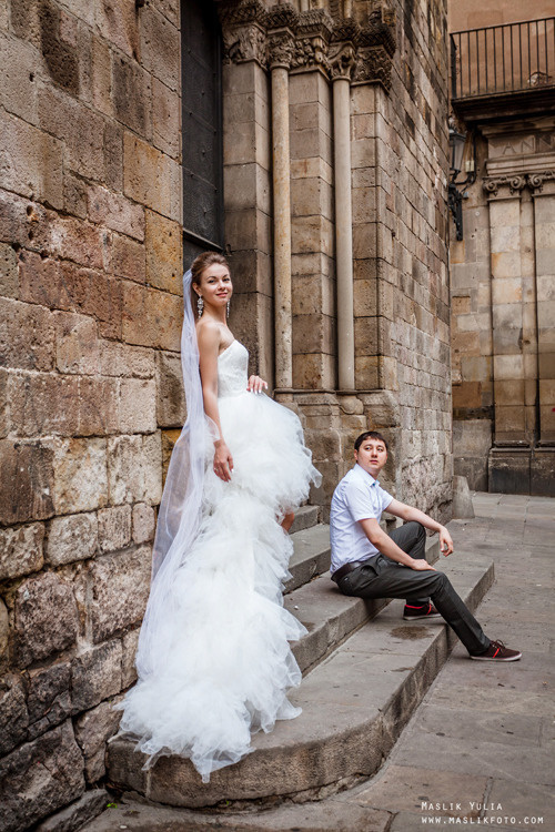 Sesión de fotos de boda en el puerto de Barcelona. Fotógrafo en Barcelona Maslik Yulia