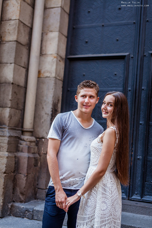 Impresionante paseo fotográfico de enamorados en Barcelona. Fotógrafo en Barcelona Maslik Yulia