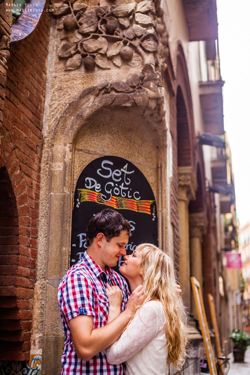 Romantic photo session in Barcelona. Photographer in Barcelona Spain Maslik Yulia