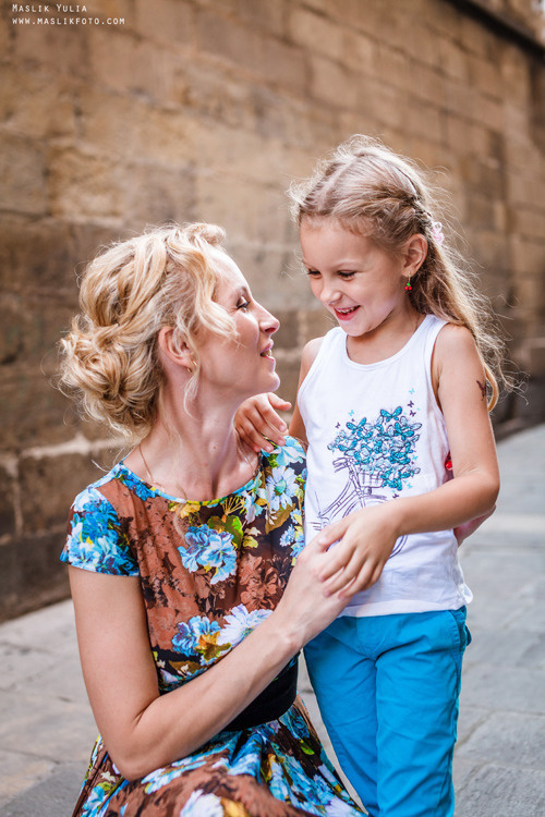 Sesión de fotos familiares en un viaje a Barcelona. Fotógrafo en Barcelona Maslik Yulia