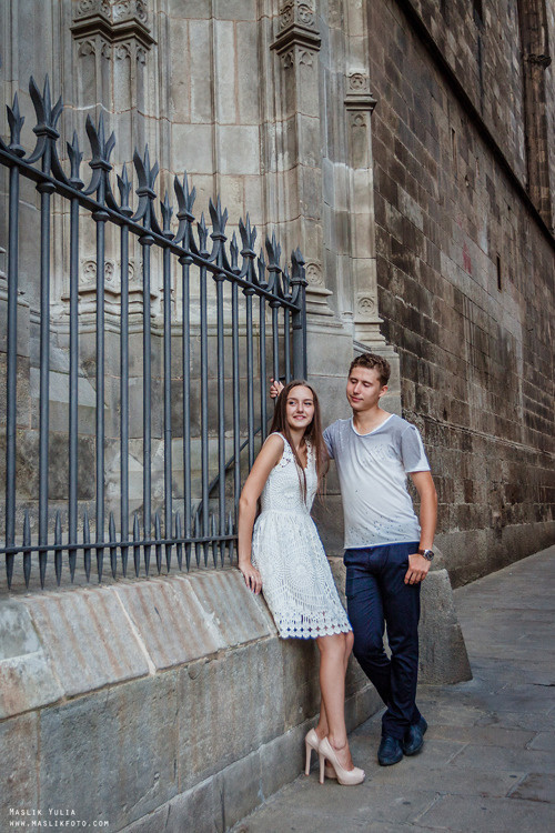 Impresionante paseo fotográfico de enamorados en Barcelona. Fotógrafo en Barcelona Maslik Yulia