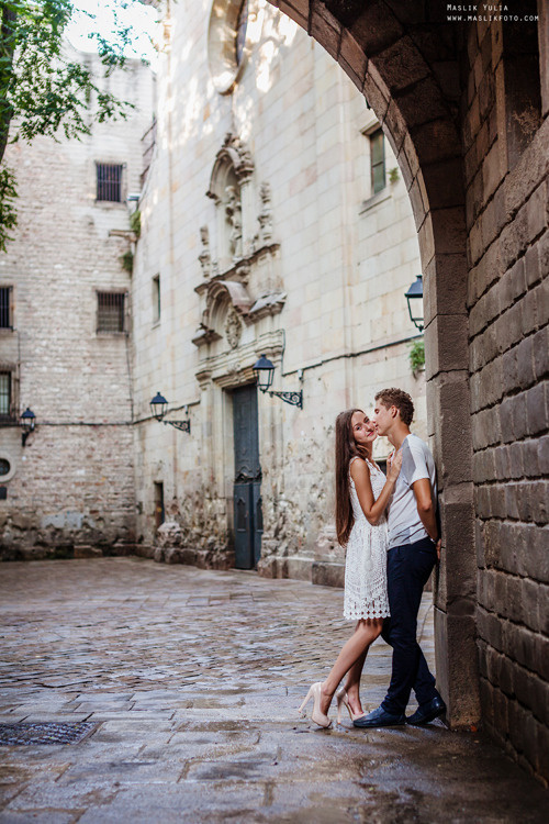 Impresionante paseo fotográfico de enamorados en Barcelona. Fotógrafo en Barcelona Maslik Yulia