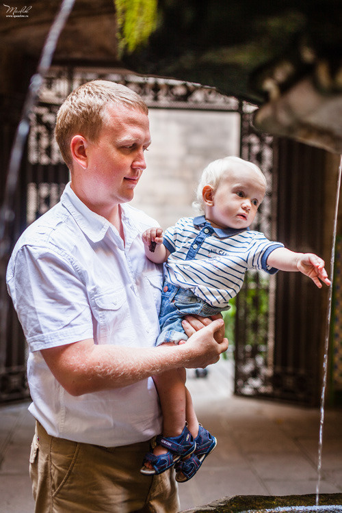 Rodzinna sesja zdjęciowa w Barcelonie. Fotograf w Barcelonie Hiszpanii Maslik Yulia