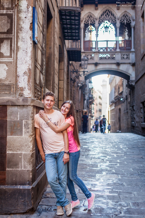 Impresionante paseo fotográfico de enamorados en Barcelona. Fotógrafo en Barcelona Maslik Yulia