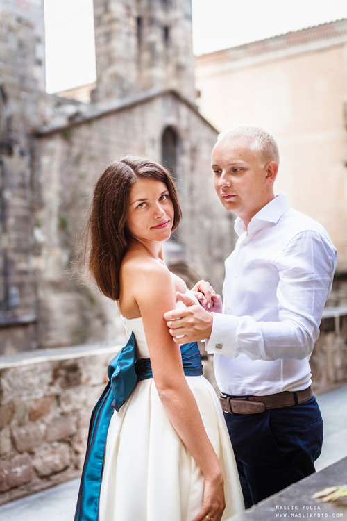 Elegante paseo fotográfico de boda. Fotógrafo en Barcelona Maslik Yulia