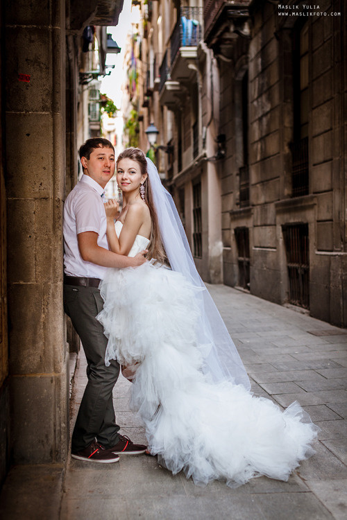 Sesión de fotos de boda en el puerto de Barcelona. Fotógrafo en Barcelona Maslik Yulia