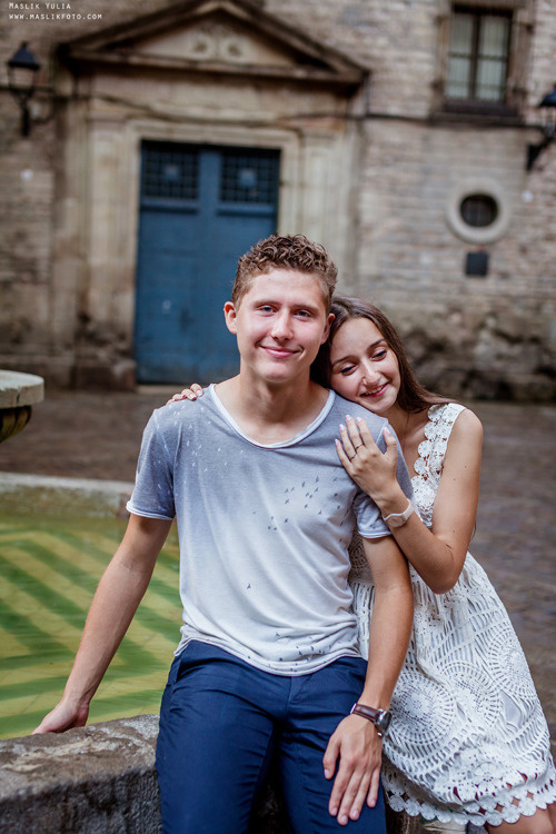 Impresionante paseo fotográfico de enamorados en Barcelona. Fotógrafo en Barcelona Maslik Yulia