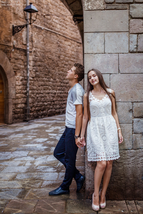Impresionante paseo fotográfico de enamorados en Barcelona. Fotógrafo en Barcelona Maslik Yulia