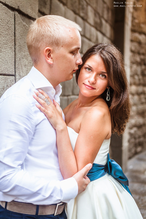 Elegante paseo fotográfico de boda. Fotógrafo en Barcelona Maslik Yulia