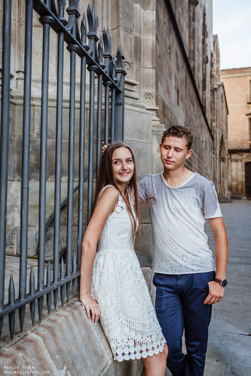 Impresionante paseo fotográfico de enamorados en Barcelona. Fotógrafo en Barcelona Maslik Yulia