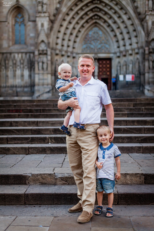 Rodzinna sesja zdjęciowa w Barcelonie. Fotograf w Barcelonie Hiszpanii Maslik Yulia