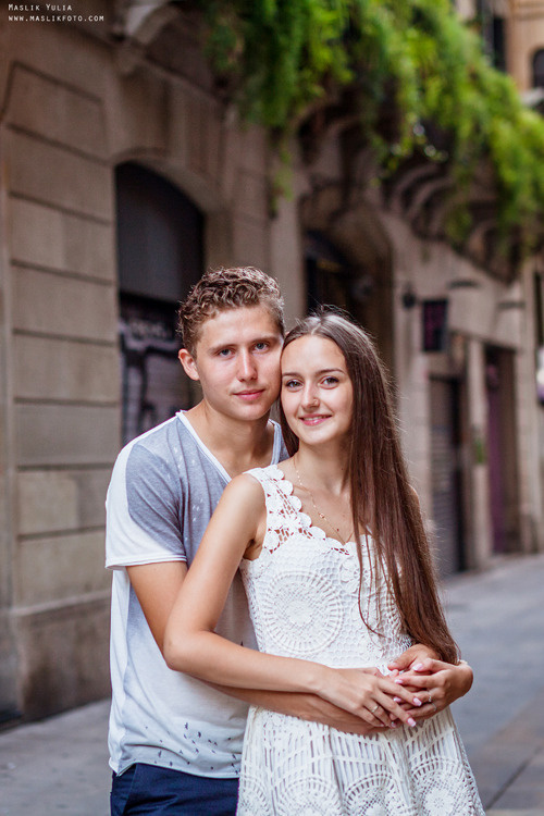 Impresionante paseo fotográfico de enamorados en Barcelona. Fotógrafo en Barcelona Maslik Yulia