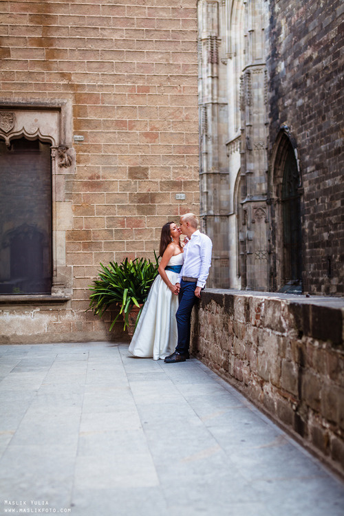 Elegante paseo fotográfico de boda. Fotógrafo en Barcelona Maslik Yulia