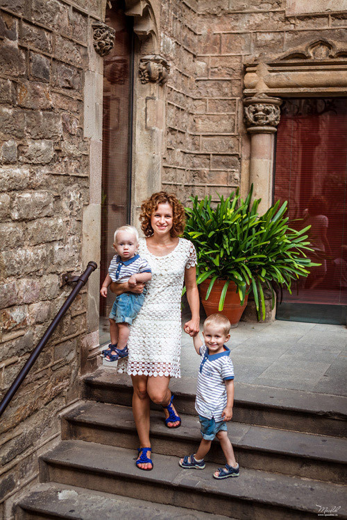 Rodzinna sesja zdjęciowa w Barcelonie. Fotograf w Barcelonie Hiszpanii Maslik Yulia