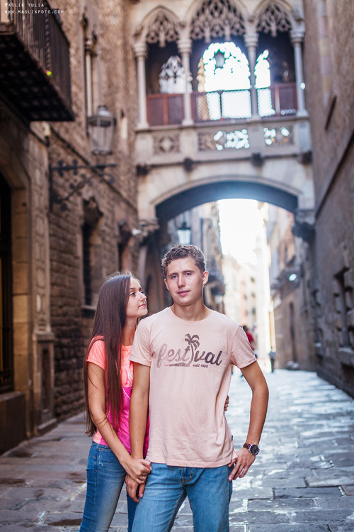 Impresionante paseo fotográfico de enamorados en Barcelona. Fotógrafo en Barcelona Maslik Yulia