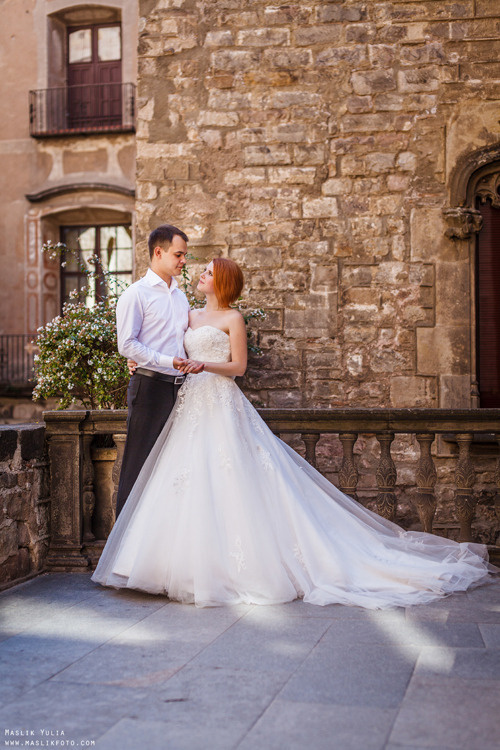 Soleada sesión de fotos en Barcelona. Fotógrafo en Barcelona Maslik Yulia