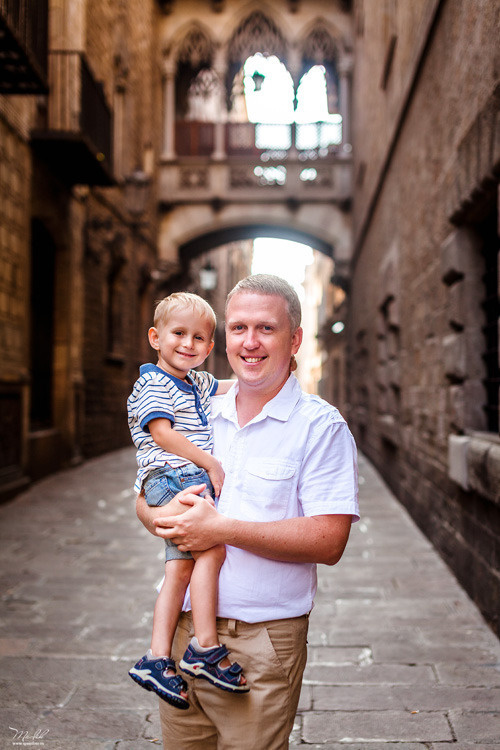 Rodzinna sesja zdjęciowa w Barcelonie. Fotograf w Barcelonie Hiszpanii Maslik Yulia