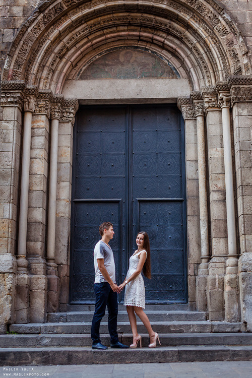 Impresionante paseo fotográfico de enamorados en Barcelona. Fotógrafo en Barcelona Maslik Yulia