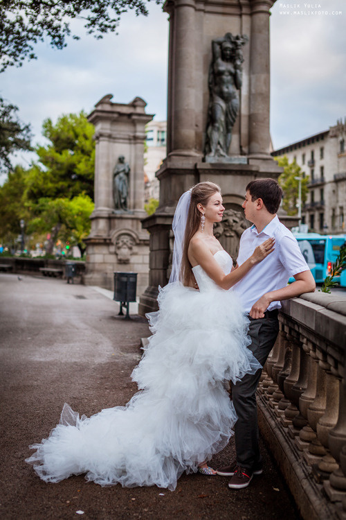 Sesión de fotos de boda en el puerto de Barcelona. Fotógrafo en Barcelona Maslik Yulia