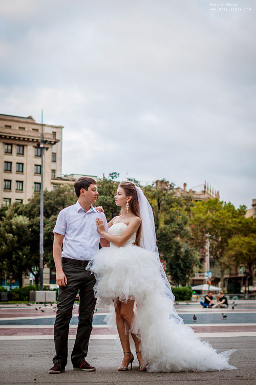 Sesión de fotos de boda en el puerto de Barcelona. Fotógrafo en Barcelona Maslik Yulia