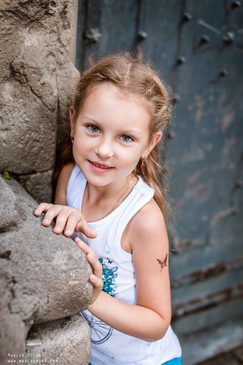 Sesión de fotos familiares en un viaje a Barcelona. Fotógrafo en Barcelona Maslik Yulia